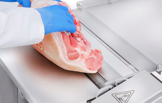 MAJA ESM 5550 open-top derinding of round-shaped pork cut