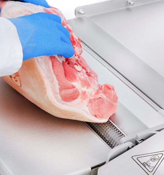 MAJA ESM 5550 open-top derinding of round-shaped pork cut